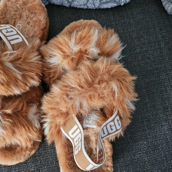 Ugg fuzzy slides - Picture 2 of 6
